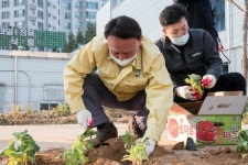 군산시, 시민과 함께하는 경포천 서래숲길 식수행사 개최