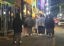 거리두기 완화 후 첫 불금, 익산 신동 대학로·영등동 번화가 위태위태