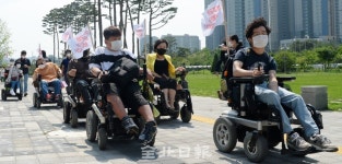 장애인시설인 무주하은의집 민관 합동조사 하라 휠체어 시위