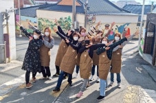전주 금암2동 노후 담벼락, 화사한 캔버스로 변신