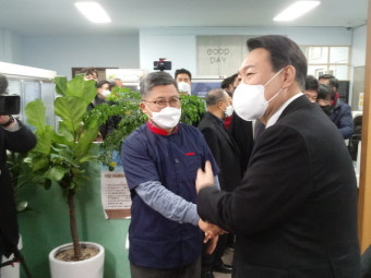 윤석열 후보, 군산서 운동권 출신 함운경 씨 만나