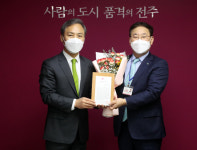 천일제지㈜ 이용제 대표 “전주시 명예시민 됐다”