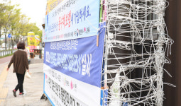 전주 주민센터 현수막 지정게시대 관리 엉망