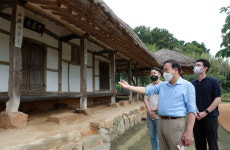 서거석 교육감, 광복절 맞아 가람 이병기 선생 생가 방문