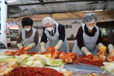 무주반딧불시장 상인, 김장 나눔 행사 열어