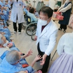 새해 복 많이 받으세요...요양병원 대면 행사 재개