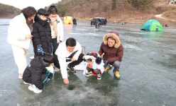 한파에도 빙어 낚시 삼매경