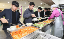 천원의 아침밥⋯전북대 학생식당 든든한 한 끼 불티