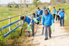 익산시도시관리공단, 만경강 ‘줍깅’ 실시