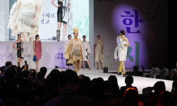 [제27회 전주한지문화축제] 멋진 런웨이 선보이는 모델들