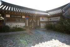 1년 넘게 문닫은 전주한옥마을 김치문화관 사실상 방치