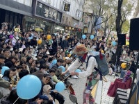 고요했던 거리에 아이들 웃음소리 떠들썩⋯제3회 전주 거리인형극제 가보니