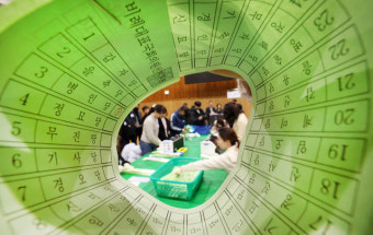 제22대 국회의원선거 앞두고 수검표 시연하는 전북특자도선관위