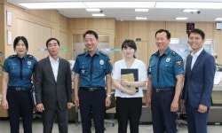 김한곤 정읍경찰서, 보이스피싱 예방 정읍농협 직원 감사장 수여