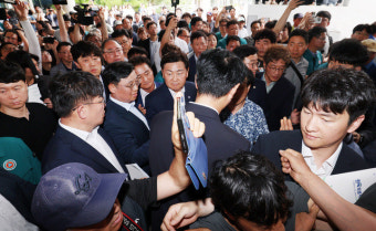 격한 반대로 무산된 김관영 전북특별도지사-완주군민과의 대화