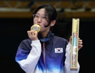 12년 만에 금빛 총성...남원의 딸 양지인, 25m 권총 금메달