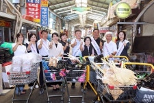 이학수 정읍시장, 추석 명절 전통시장 장보기 실시