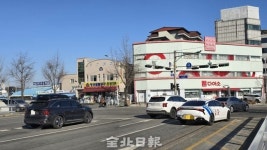 우회전 차로서 직진 차량 쌩쌩… 전주고속버스터미널 앞 교차로 사고위험
