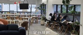 정숙한 도서관 시대는 끝났지만…공부 공간 찾은 이용자는 ’아쉬움‘