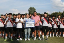 정읍 참조은병원 배장환 이사장, 신태인축구센터에 후원금 200만원 전달