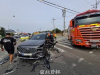 군산 교차로서 차량 2대 충돌…2명 사상