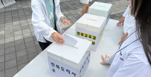 [현장 속으로] “만 18세 미만만 가능”⋯전주에 설치된 특별한 투표소