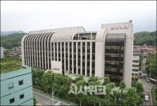 지분 1.6% 윤웅섭 사장, 일동제약 경영승계 물 건너가나