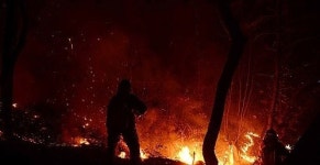 불암산 학도암 인근 화재…큰 불길 잡혀 잔불 진화 중