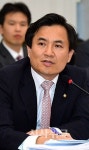 김진태, 황희 정승 모독 논란 여전 
