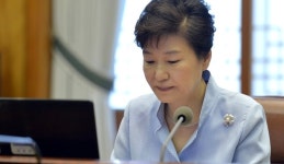 [박근혜 대통령,  법무부장관·정무수석 인선] 집권 후반기 통치철학 보인다