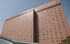 호텔신라 주가, 면세점에 발목 잡히나