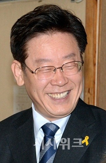 지지율 하락세에도 자신감 나타낸 이재명, 왜?