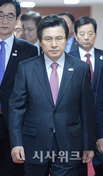 황교안 권한대행, 청와대 참모진 사표 전원 반려