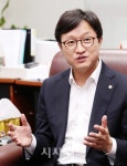 [강병원 의원 인터뷰] 엄마 눈높이로 푸른하늘 3법 발의