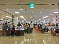 8포병단마트 | [르포] 갤노트8 출시 첫 주말, 테크노마트 가보니…