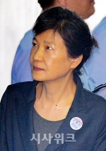 박근혜 석방 막아선 검찰… 