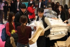 평창 롱패딩 열풍… 평창올림픽 앞두고 대박 난 신성통상, 비결은?
