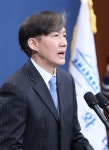 문무일, 자치경찰제 도입론으로 청와대의 수사권조정 맞불