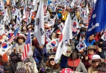 박근혜 1심 선고에 보수단체 법원 앞 집결… 경찰, 병력 동원