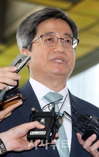 김명수 대법원장, 양승태 의혹 형사조치 '전전긍긍'