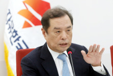 김병준, 박정희부터 노무현까지 광폭행보… 중도층 겨냥하나
