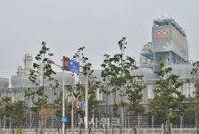 OCI 군산 공장, 화학물질 또 유출… 안전관리 구멍 뚫렸나