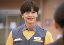 순수 청년으로 돌아온 육성재, 도깨비 인기 이을까