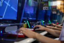 피파 제친 롤, PC방 점유율 1위 굳건… 패스 오브 엑자일 급등세 눈길