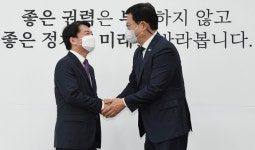 송영길, ′백신 무능′ 비판 안철수에 '조용한 뒷받침' 주문