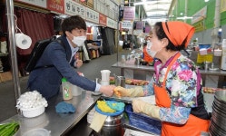 민주당도 '이준석 돌풍'에 긴장… '장유유서' 논란 불거지기도