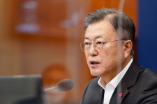 문재인 대통령, 새해 첫 국무회의서 끝까지 책임 다하는 정부 강조