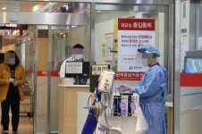 '두통 호소' 쿠팡 물류센터 직원, 결국 사망… 응급실 찾아 헤매다 골든타임 놓쳐