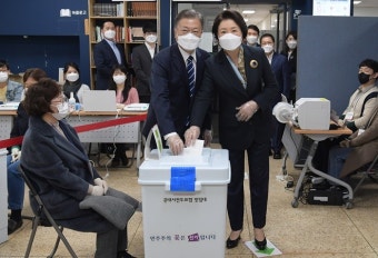 대통령 선거 사전투표 시작… 문재인∙이재명 사전투표
