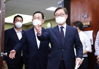 국민의힘 혁신위에 힘 실어준 주호영… 1호 혁신안 발표
